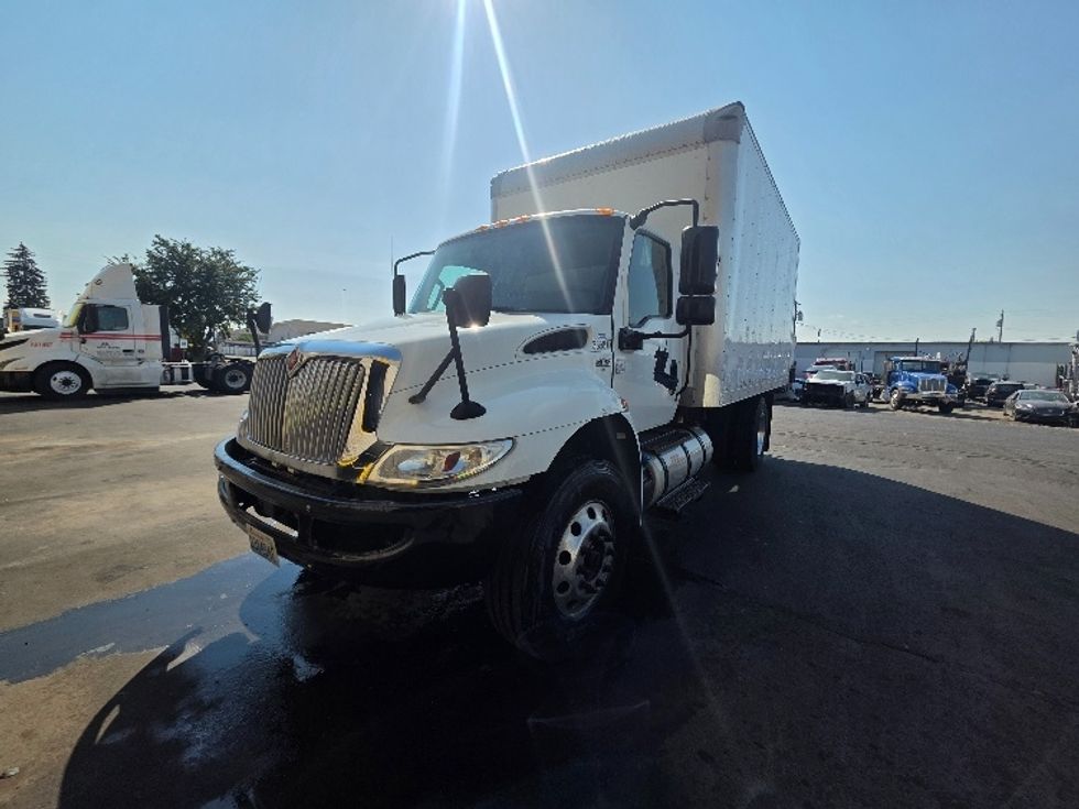 Medium Duty Box Truck-Light and Medium Duty Trucks-International-2020-MV607-Spokane Valley-WA-194,497\n\t\tmiles-$ 39,500 - Image 3