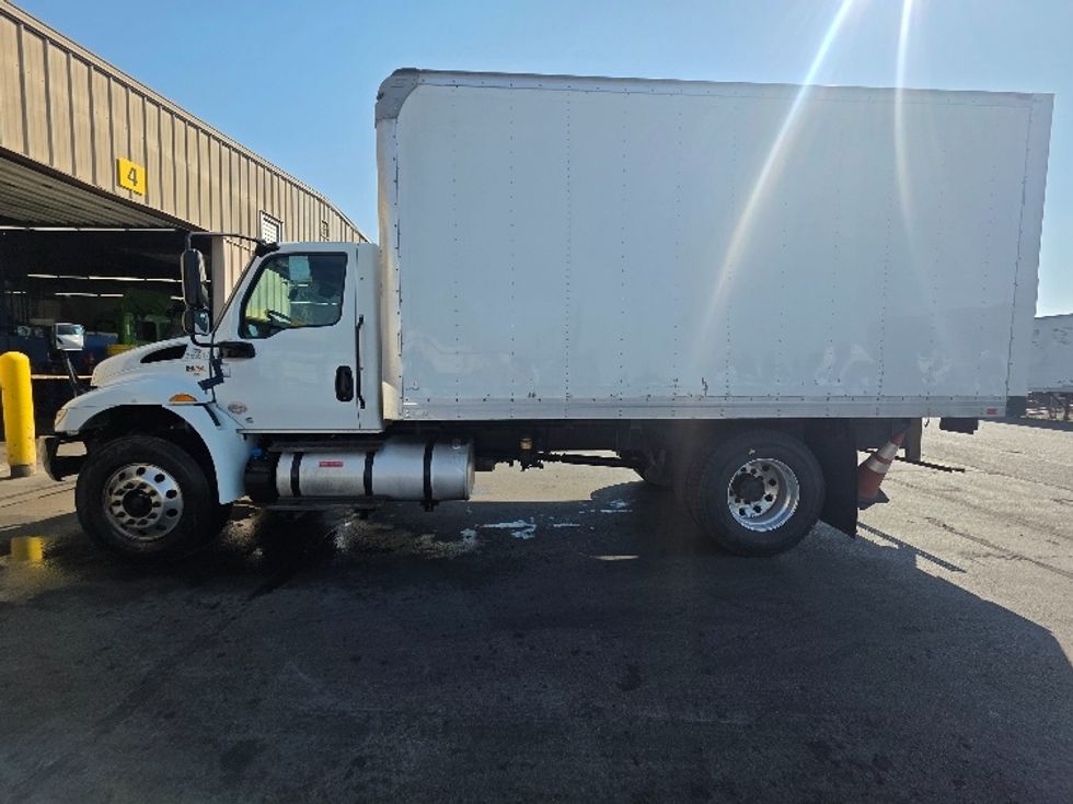 Medium Duty Box Truck-Light and Medium Duty Trucks-International-2020-MV607-Spokane Valley-WA-194,497\n\t\tmiles-$ 39,500 - Image 4