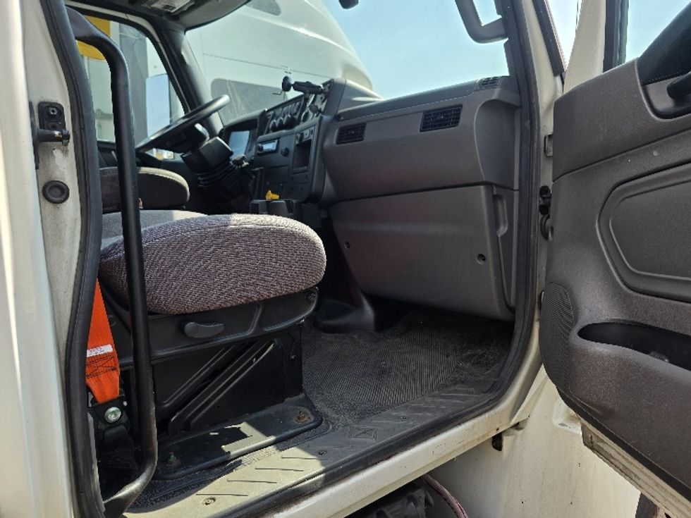 Medium Duty Box Truck-Light and Medium Duty Trucks-International-2020-MV607-Spokane Valley-WA-194,497\n\t\tmiles-$ 39,500 - Image 19