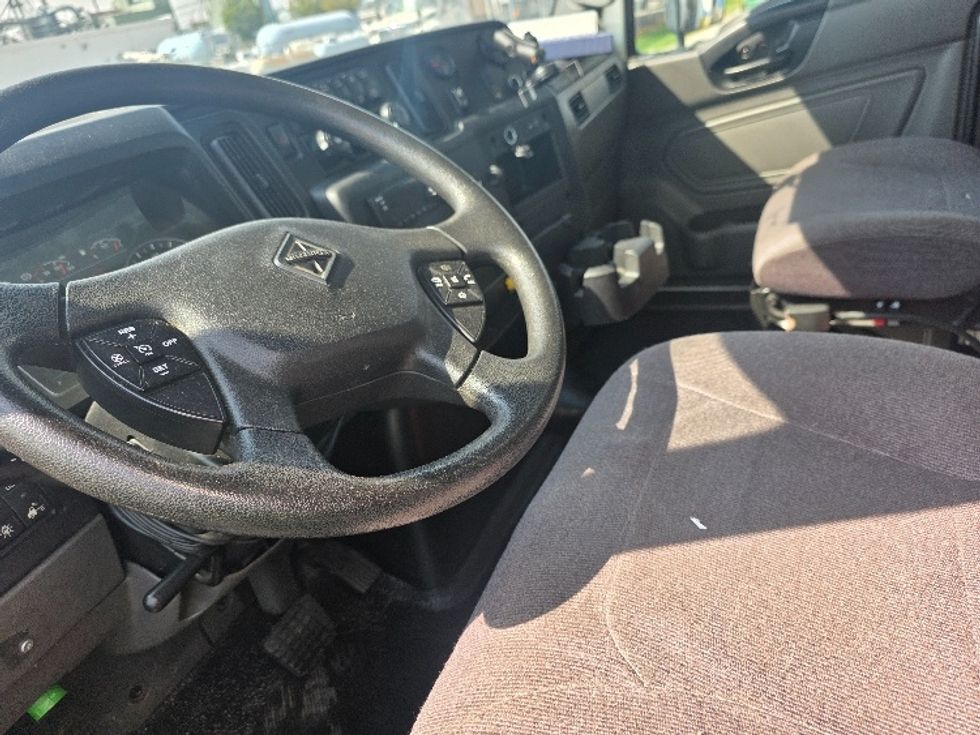 Medium Duty Box Truck-Light and Medium Duty Trucks-International-2020-MV607-Spokane Valley-WA-67,731\n\t\tmiles-$ 55,000 - Image 17
