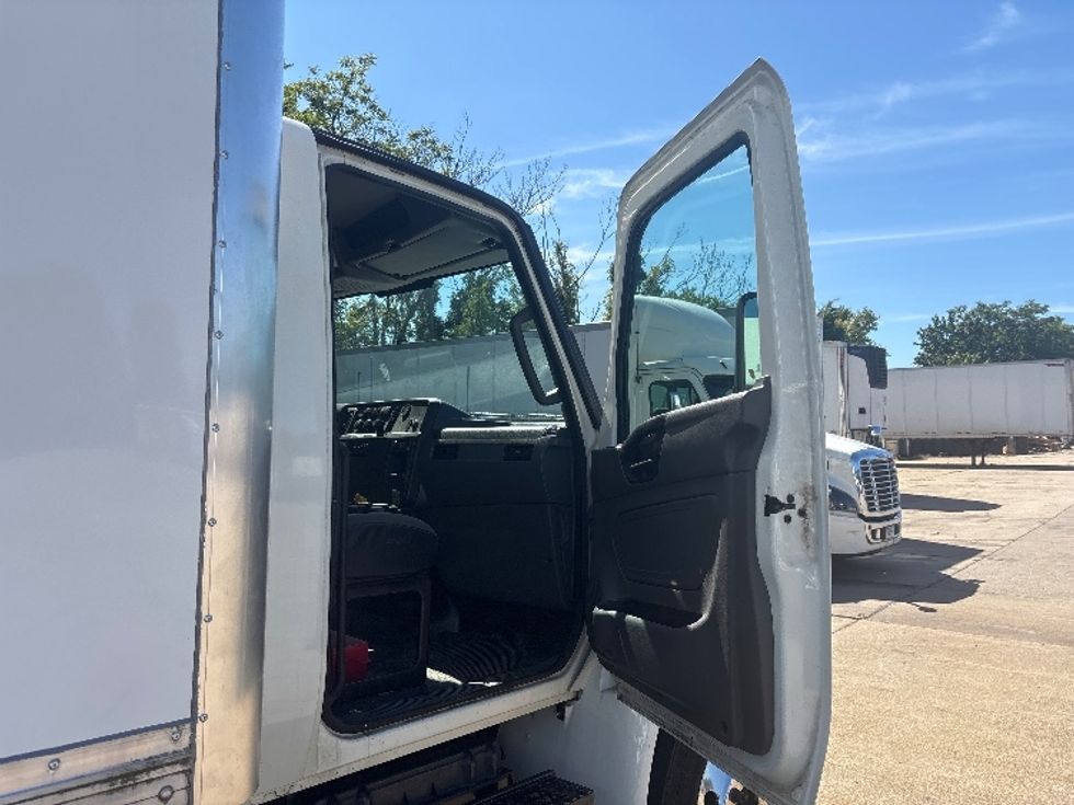 Medium Duty Box Truck-Light and Medium Duty Trucks-International-2020-MV607-Springfield-MA-34,149\n\t\tmiles-$ 71,250 - Image 20