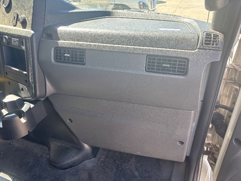 Medium Duty Box Truck-Light and Medium Duty Trucks-International-2020-MV607-Springfield-MA-34,149\n\t\tmiles-$ 71,250 - Image 21