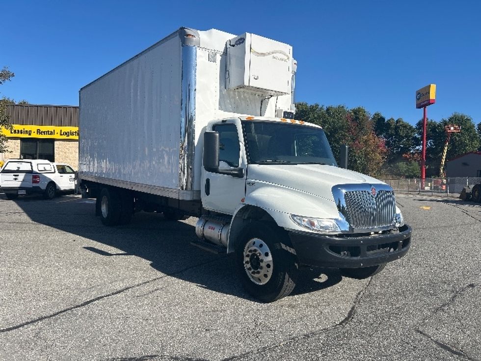 Medium Duty Box Truck-Light and Medium Duty Trucks-International-2020-MV607-Springfield-MA-61,388\n\t\tmiles-$ 59,750 - Image 1