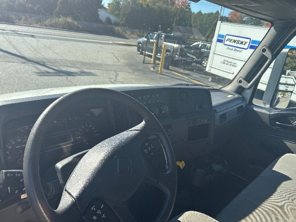 Medium Duty Box Truck-Light and Medium Duty Trucks-International-2020-MV607-Springfield-MA-61,388\n\t\tmiles-$ 59,750 - Image 18
