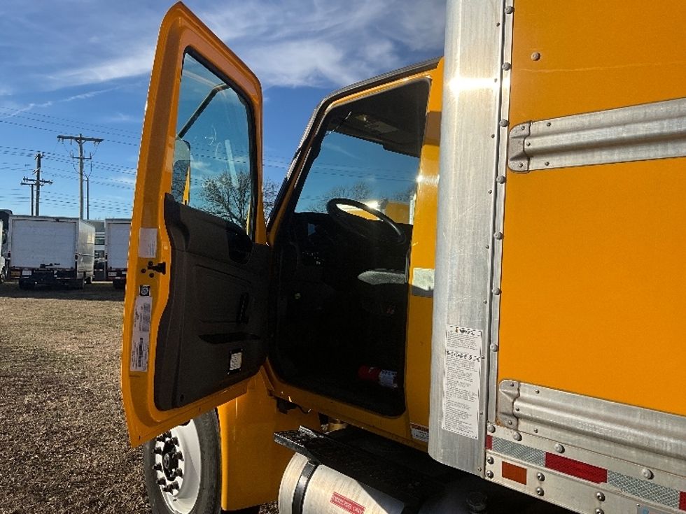 Medium Duty Box Truck-Light and Medium Duty Trucks-International-2020-MV607-Springfield-MO-168,823\n\t\tmiles-$ 33,500 - Image 16