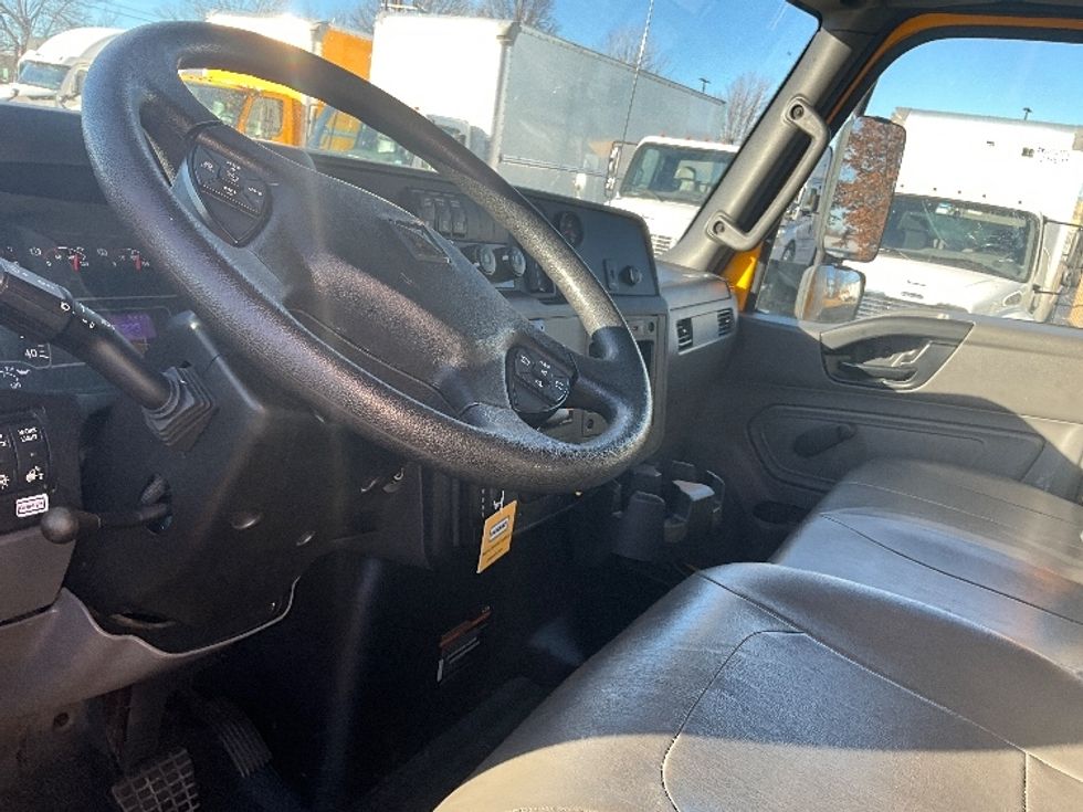 Medium Duty Box Truck-Light and Medium Duty Trucks-International-2020-MV607-Springfield-MO-168,823\n\t\tmiles-$ 33,500 - Image 17