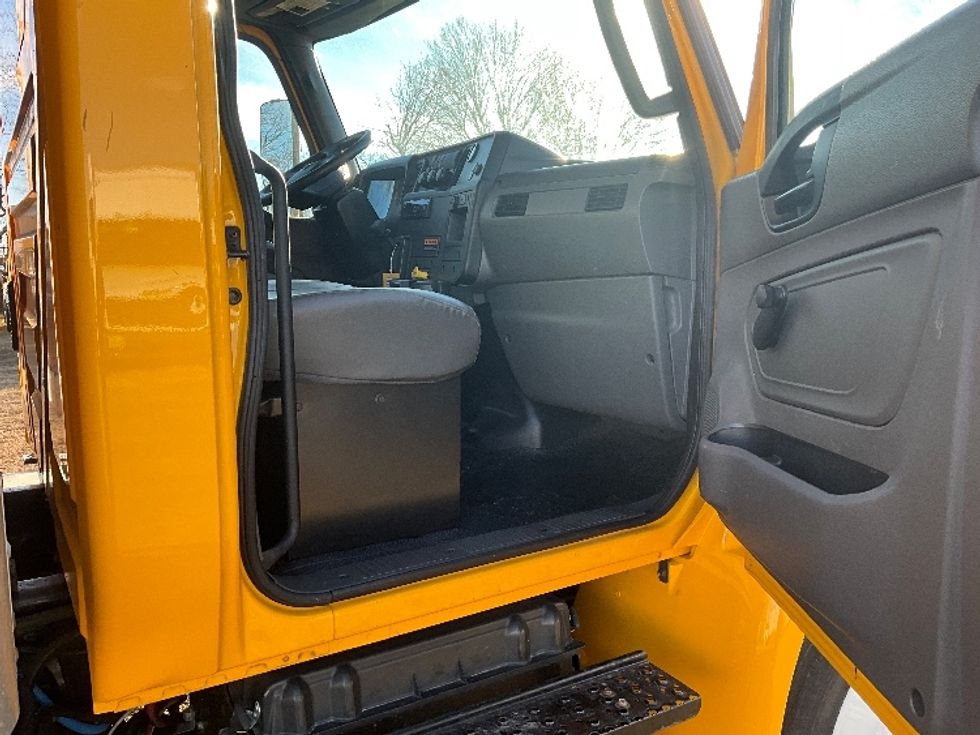 Medium Duty Box Truck-Light and Medium Duty Trucks-International-2020-MV607-Springfield-MO-168,823\n\t\tmiles-$ 33,500 - Image 20