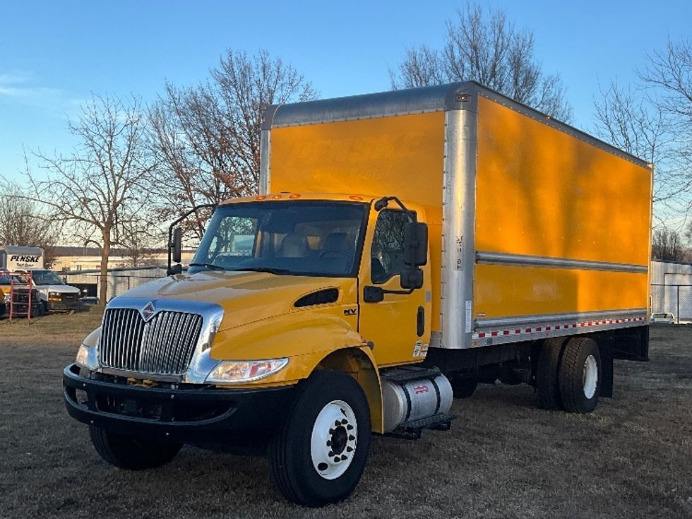 Medium Duty Box Truck-Light and Medium Duty Trucks-International-2020-MV607-Springfield-MO-168,823\n\t\tmiles-$ 33,500 - Image 3