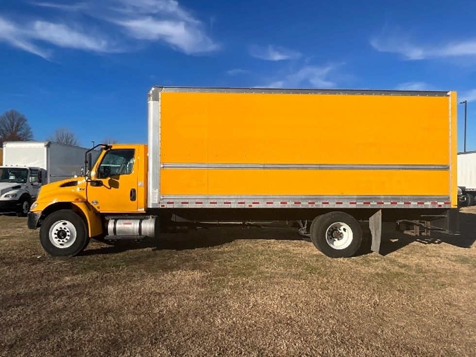 Medium Duty Box Truck-Light and Medium Duty Trucks-International-2020-MV607-Springfield-MO-168,823\n\t\tmiles-$ 33,500 - Image 4