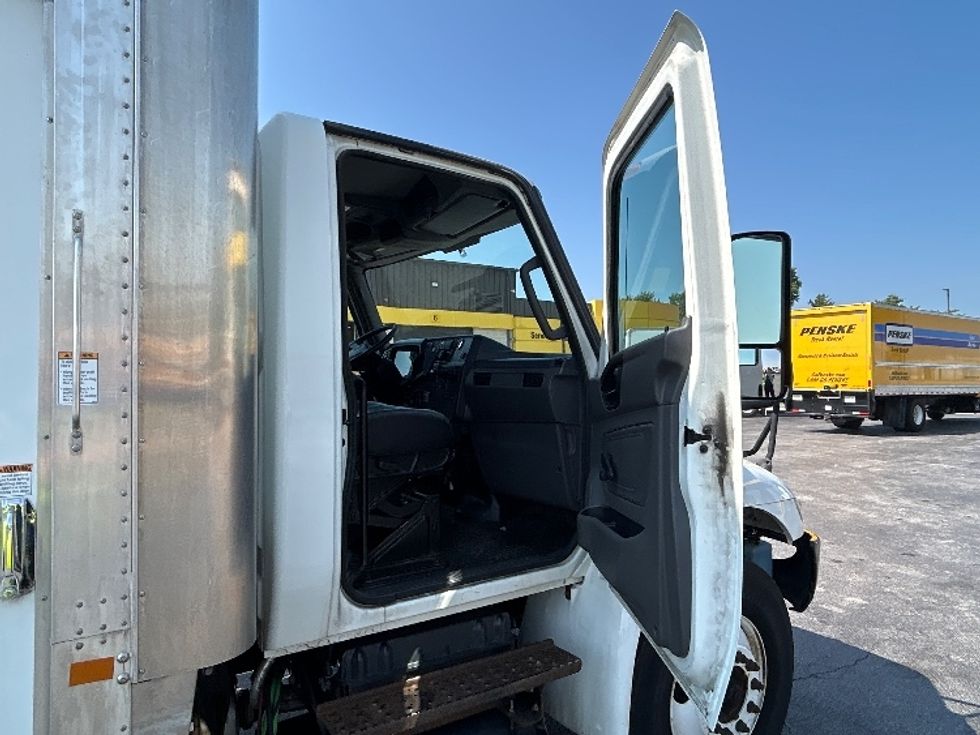 Medium Duty Box Truck-Light and Medium Duty Trucks-International-2020-MV607-Springfield-MO-97,311\n\t\tmiles-$ 62,750 - Image 20