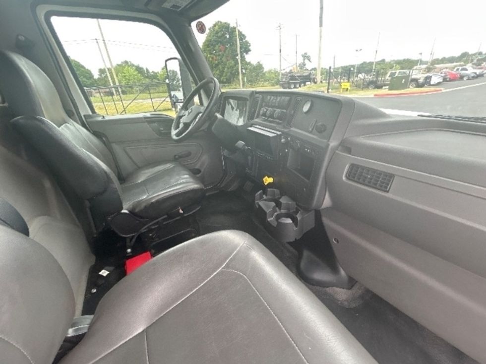 Medium Duty Box Truck-Light and Medium Duty Trucks-International-2020-MV607-Springfield-MO-97,311\n\t\tmiles-$ 62,750 - Image 22