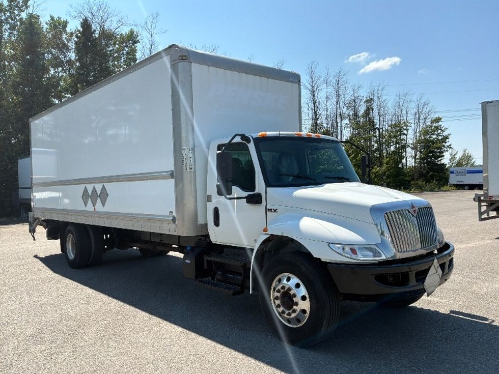 Medium Duty Box Truck-Light and Medium Duty Trucks-International-2020-MV607-Ste-Foy-PQ-217,584\n\t\tkm-$ 51,750 - Image 1