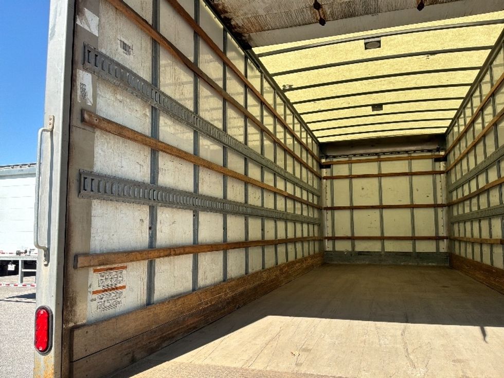Medium Duty Box Truck-Light and Medium Duty Trucks-International-2020-MV607-Ste-Foy-PQ-217,584\n\t\tkm-$ 51,750 - Image 11