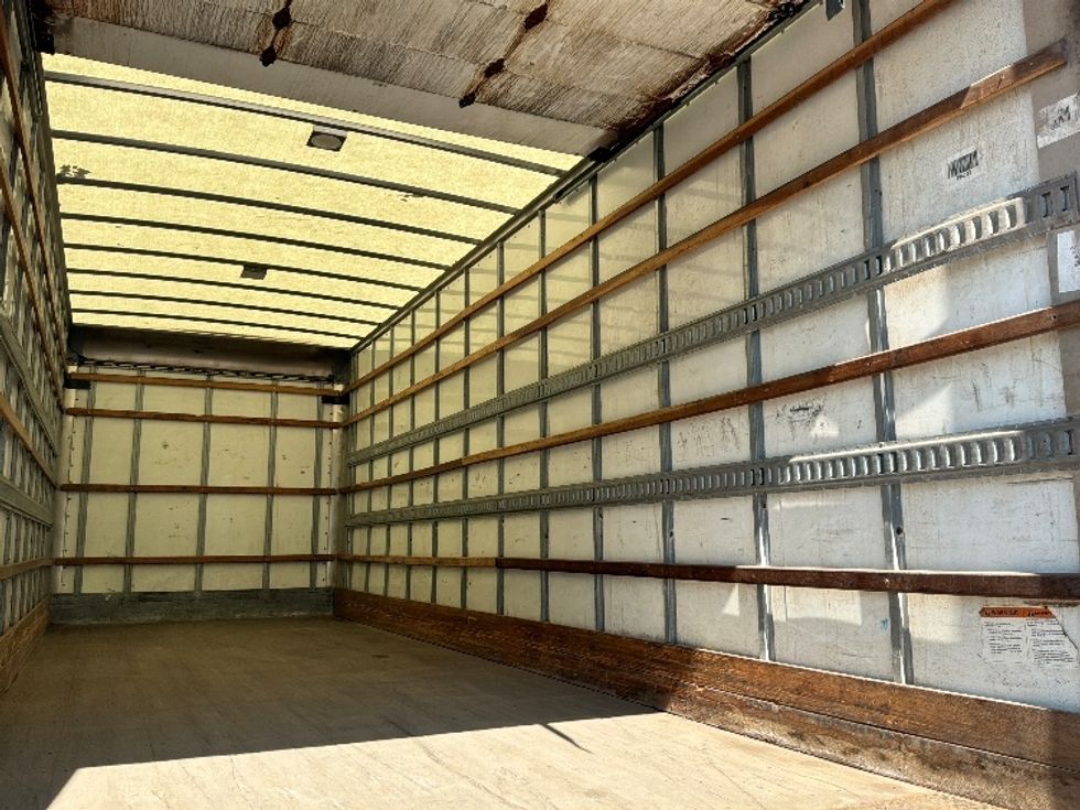 Medium Duty Box Truck-Light and Medium Duty Trucks-International-2020-MV607-Ste-Foy-PQ-217,584\n\t\tkm-$ 51,750 - Image 12