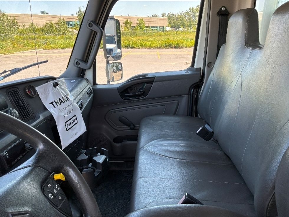Medium Duty Box Truck-Light and Medium Duty Trucks-International-2020-MV607-Ste-Foy-PQ-217,584\n\t\tkm-$ 51,750 - Image 19