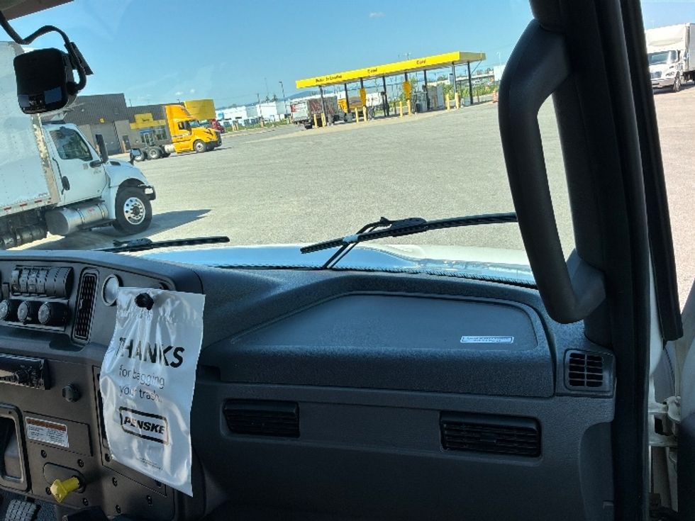 Medium Duty Box Truck-Light and Medium Duty Trucks-International-2020-MV607-Ste-Foy-PQ-217,584\n\t\tkm-$ 51,750 - Image 21