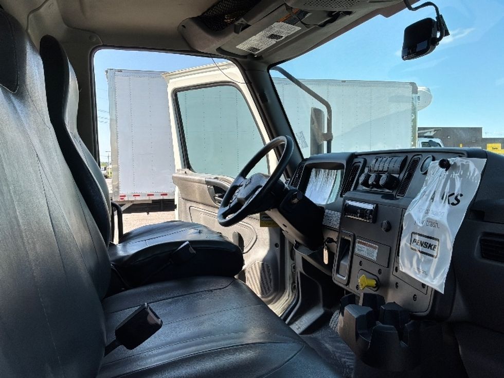 Medium Duty Box Truck-Light and Medium Duty Trucks-International-2020-MV607-Ste-Foy-PQ-217,584\n\t\tkm-$ 51,750 - Image 22