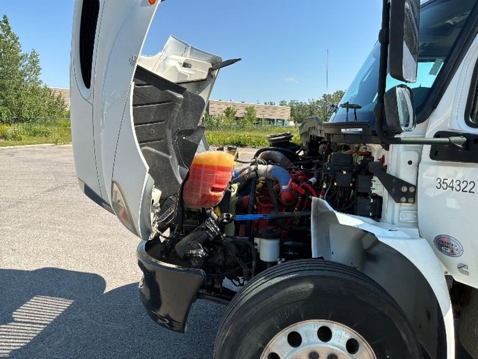 Medium Duty Box Truck-Light and Medium Duty Trucks-International-2020-MV607-Ste-Foy-PQ-217,584\n\t\tkm-$ 51,750 - Image 24