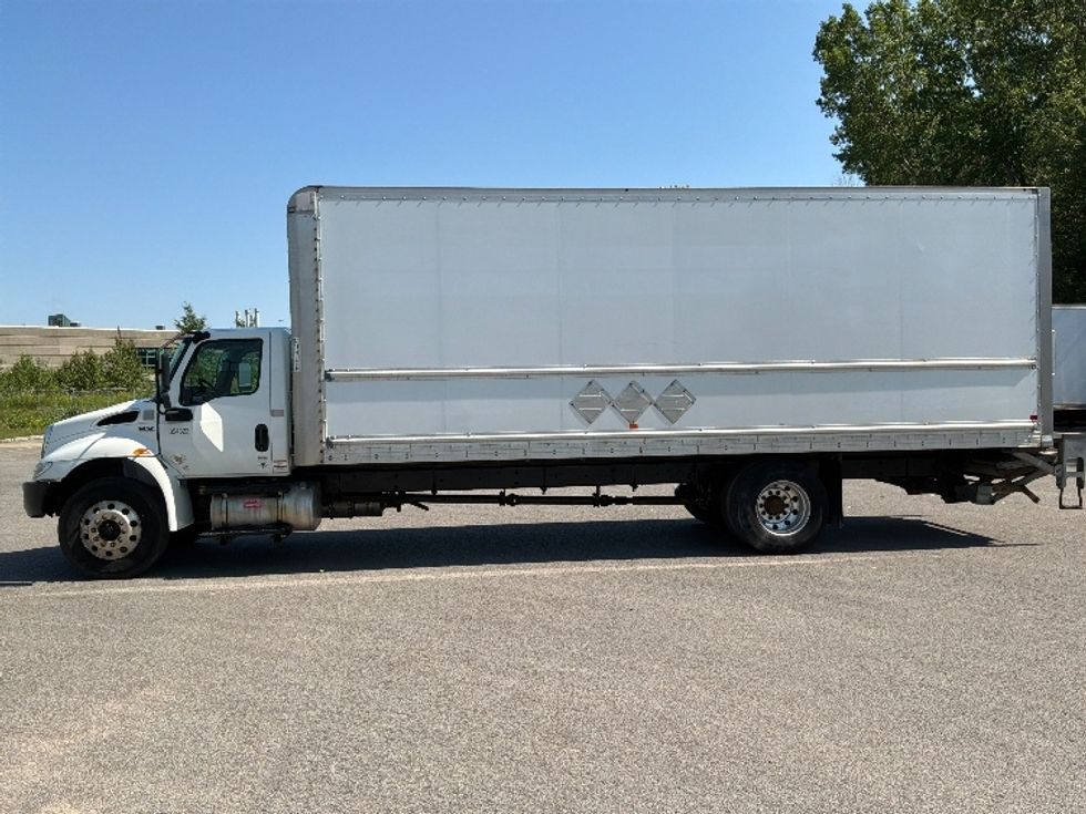Medium Duty Box Truck-Light and Medium Duty Trucks-International-2020-MV607-Ste-Foy-PQ-217,584\n\t\tkm-$ 51,750 - Image 4