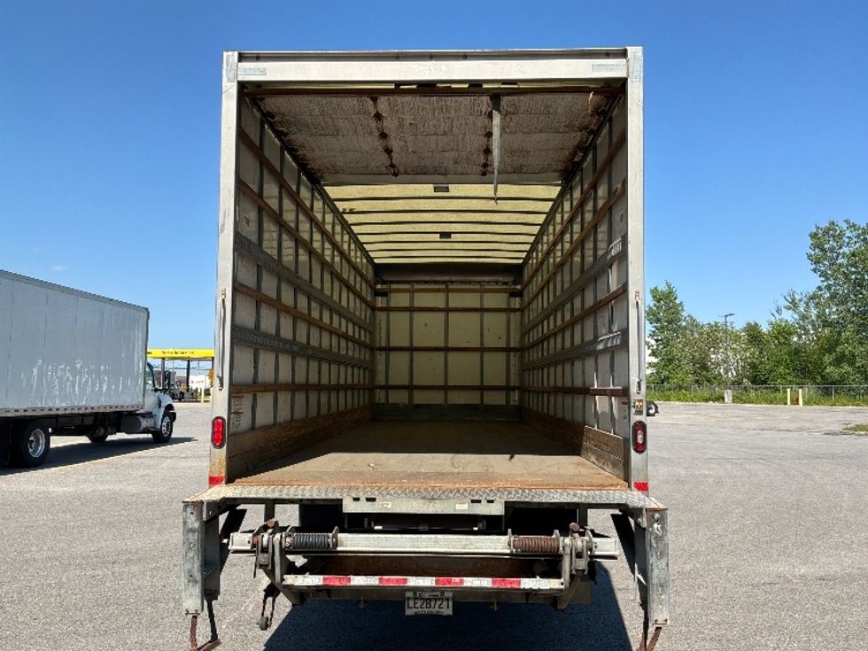 Medium Duty Box Truck-Light and Medium Duty Trucks-International-2020-MV607-Ste-Foy-PQ-217,584\n\t\tkm-$ 51,750 - Image 8