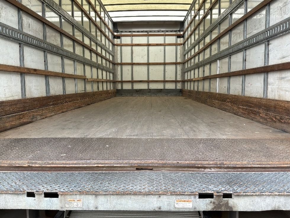 Medium Duty Box Truck-Light and Medium Duty Trucks-International-2020-MV607-Ste-Foy-PQ-240,958\n\t\tkm-$ 49,750 - Image 10