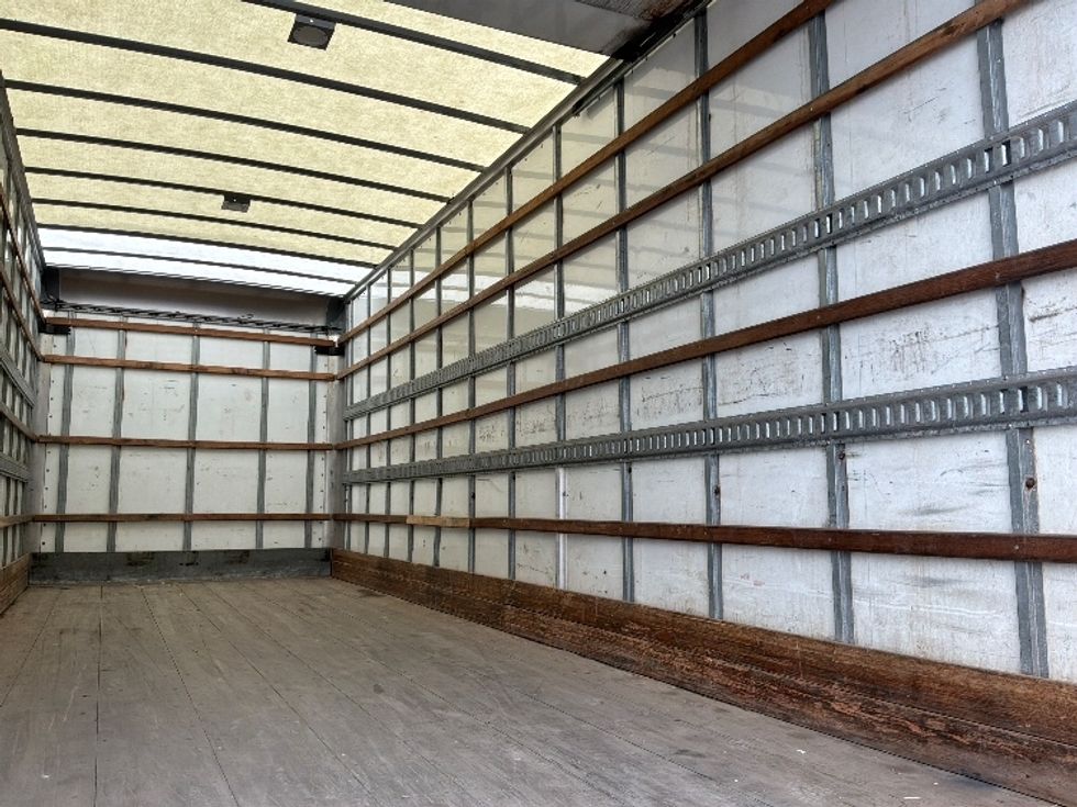 Medium Duty Box Truck-Light and Medium Duty Trucks-International-2020-MV607-Ste-Foy-PQ-240,958\n\t\tkm-$ 49,750 - Image 12