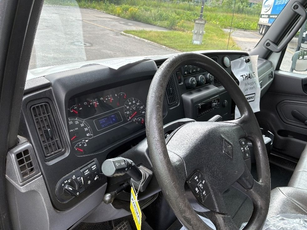 Medium Duty Box Truck-Light and Medium Duty Trucks-International-2020-MV607-Ste-Foy-PQ-240,958\n\t\tkm-$ 49,750 - Image 17