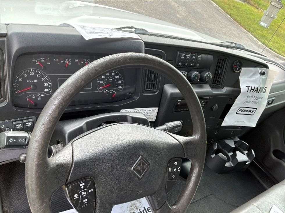 Medium Duty Box Truck-Light and Medium Duty Trucks-International-2020-MV607-Ste-Foy-PQ-240,958\n\t\tkm-$ 49,750 - Image 18