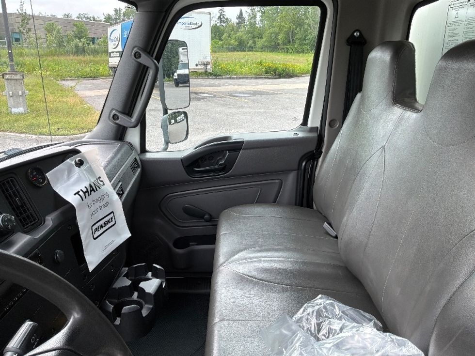 Medium Duty Box Truck-Light and Medium Duty Trucks-International-2020-MV607-Ste-Foy-PQ-240,958\n\t\tkm-$ 49,750 - Image 19