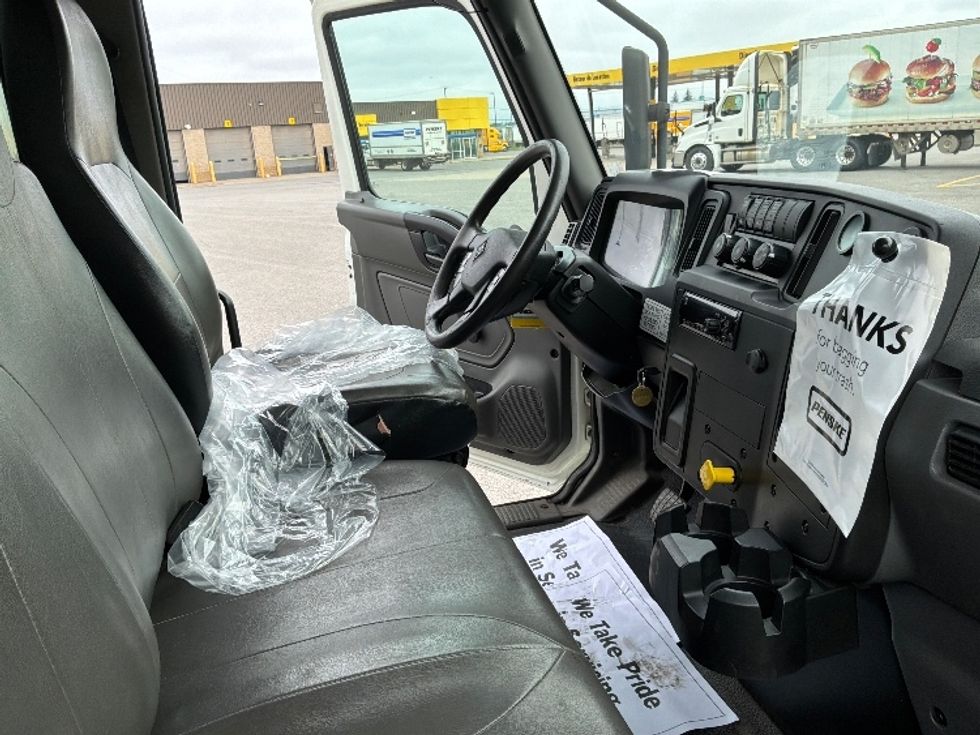 Medium Duty Box Truck-Light and Medium Duty Trucks-International-2020-MV607-Ste-Foy-PQ-240,958\n\t\tkm-$ 49,750 - Image 22