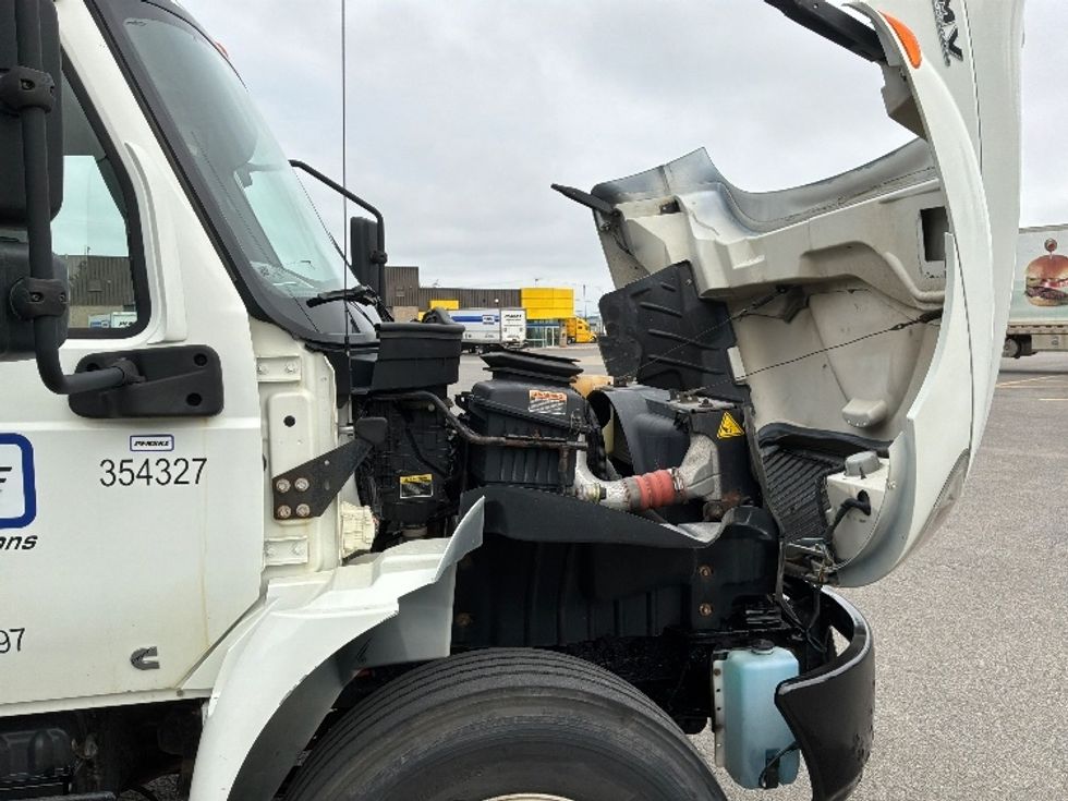 Medium Duty Box Truck-Light and Medium Duty Trucks-International-2020-MV607-Ste-Foy-PQ-240,958\n\t\tkm-$ 49,750 - Image 23