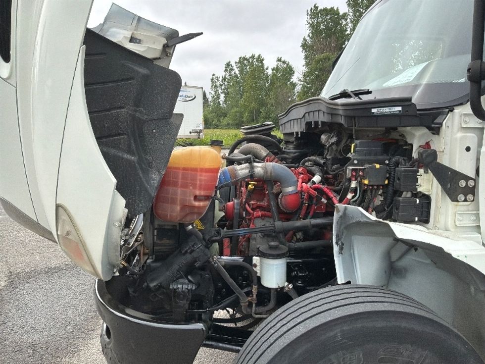 Medium Duty Box Truck-Light and Medium Duty Trucks-International-2020-MV607-Ste-Foy-PQ-240,958\n\t\tkm-$ 49,750 - Image 24