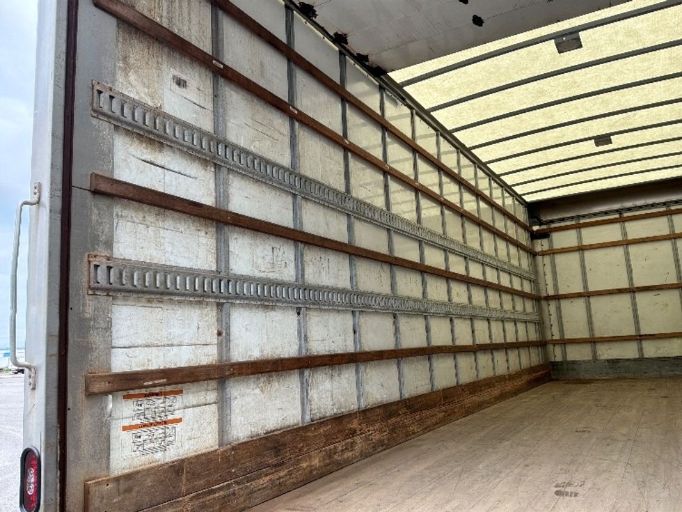 Medium Duty Box Truck-Light and Medium Duty Trucks-International-2020-MV607-Ste-Foy-PQ-245,209\n\t\tkm-$ 54,750 - Image 11