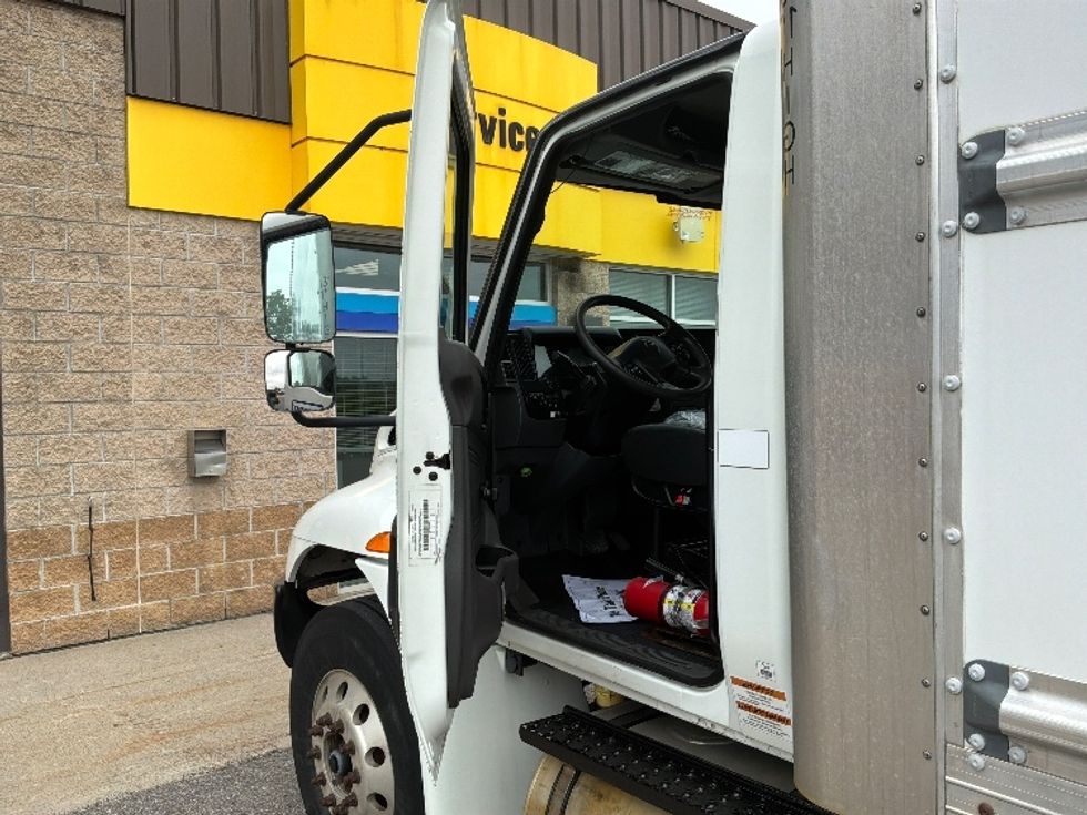 Medium Duty Box Truck-Light and Medium Duty Trucks-International-2020-MV607-Ste-Foy-PQ-245,209\n\t\tkm-$ 54,750 - Image 16