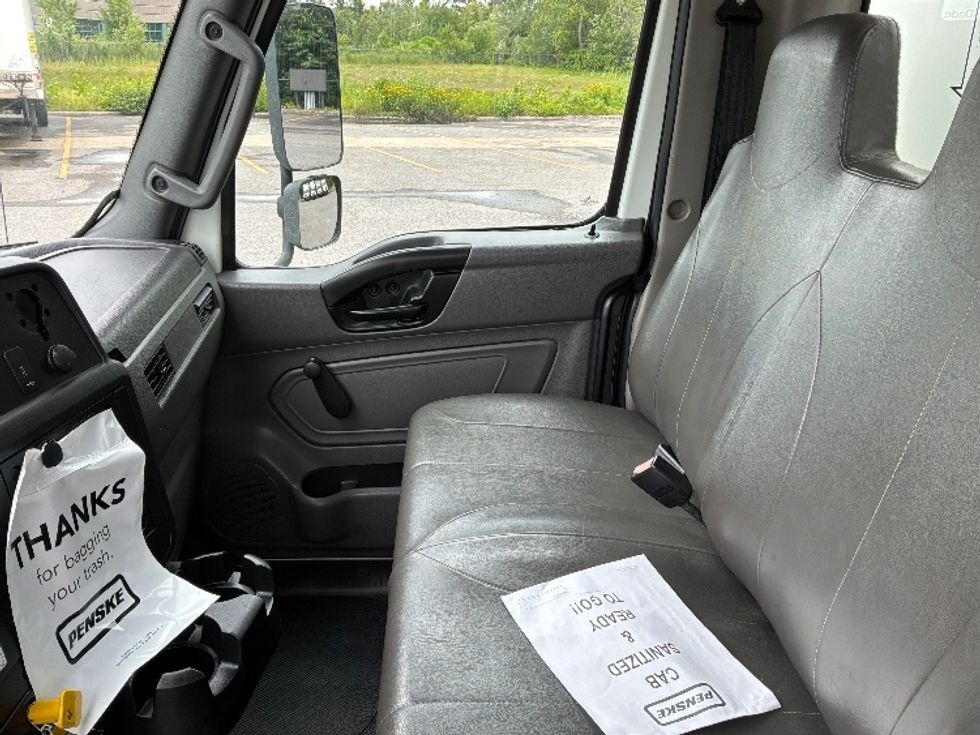 Medium Duty Box Truck-Light and Medium Duty Trucks-International-2020-MV607-Ste-Foy-PQ-245,209\n\t\tkm-$ 54,750 - Image 19