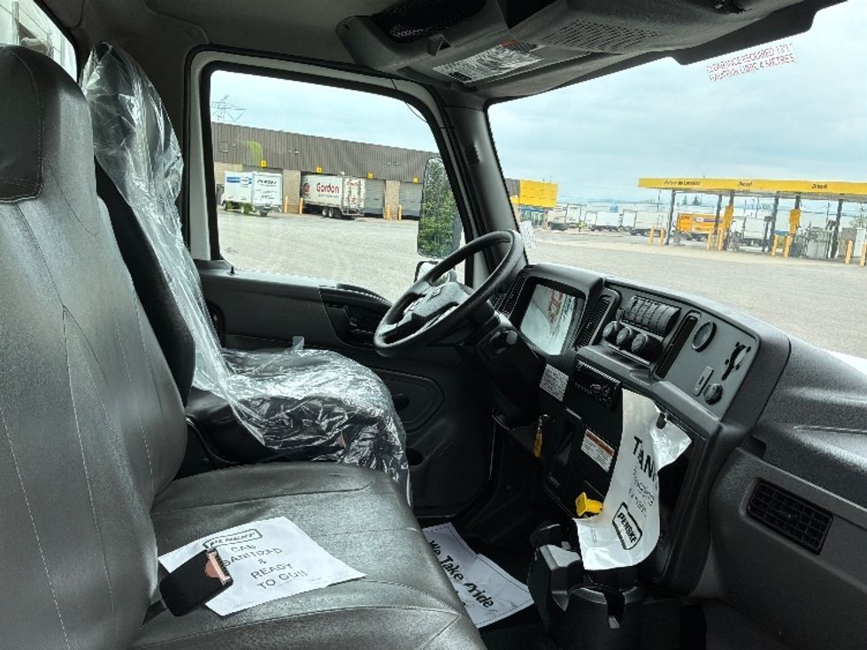 Medium Duty Box Truck-Light and Medium Duty Trucks-International-2020-MV607-Ste-Foy-PQ-245,209\n\t\tkm-$ 54,750 - Image 22