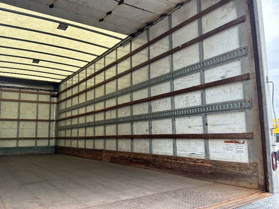 Medium Duty Box Truck-Light and Medium Duty Trucks-International-2020-MV607-Ste-Foy-PQ-282,546\n\t\tkm-$ 46,250 - Image 12