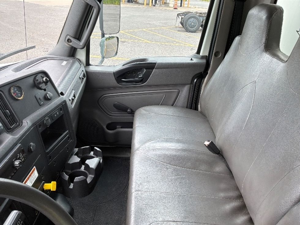 Medium Duty Box Truck-Light and Medium Duty Trucks-International-2020-MV607-Ste-Foy-PQ-282,546\n\t\tkm-$ 46,250 - Image 19