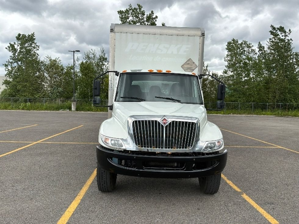 Medium Duty Box Truck-Light and Medium Duty Trucks-International-2020-MV607-Ste-Foy-PQ-282,546\n\t\tkm-$ 46,250 - Image 2