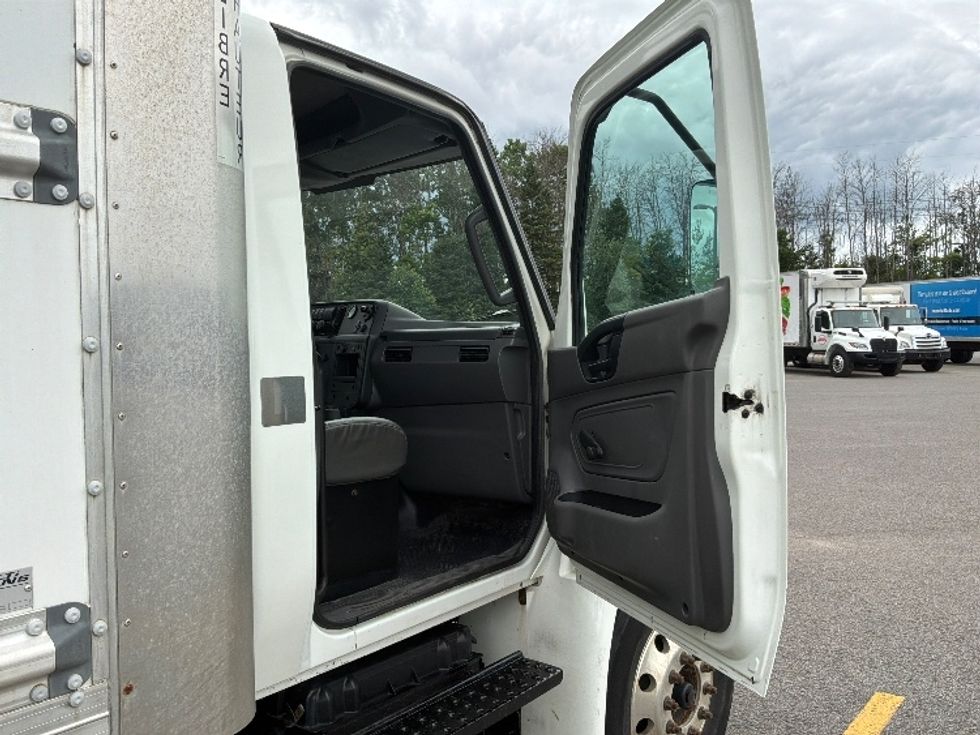 Medium Duty Box Truck-Light and Medium Duty Trucks-International-2020-MV607-Ste-Foy-PQ-282,546\n\t\tkm-$ 46,250 - Image 20