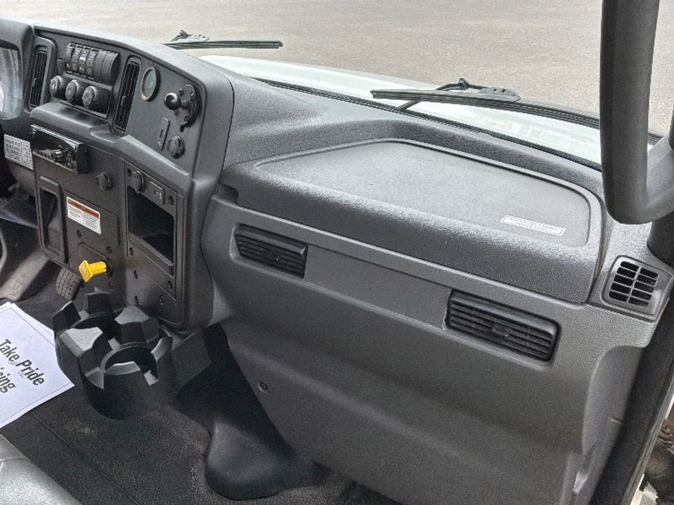 Medium Duty Box Truck-Light and Medium Duty Trucks-International-2020-MV607-Ste-Foy-PQ-282,546\n\t\tkm-$ 46,250 - Image 21