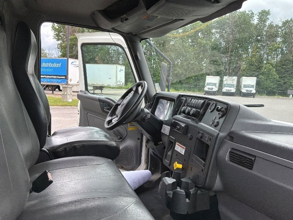 Medium Duty Box Truck-Light and Medium Duty Trucks-International-2020-MV607-Ste-Foy-PQ-282,546\n\t\tkm-$ 46,250 - Image 22