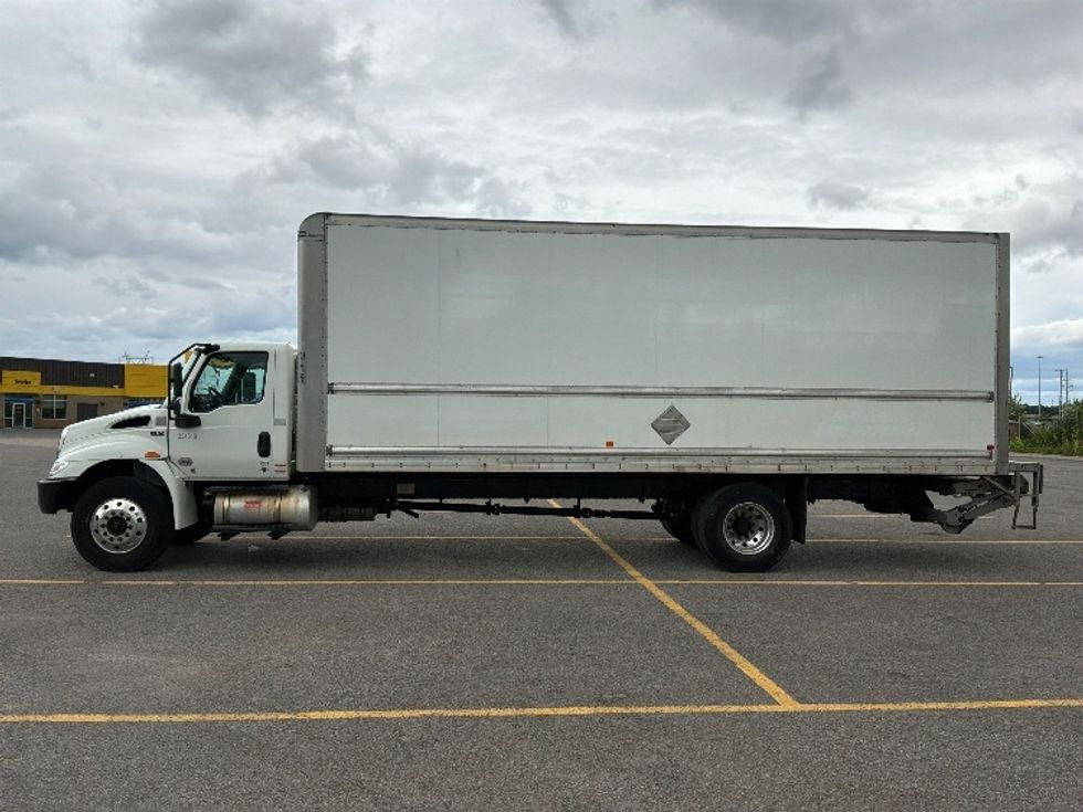 Medium Duty Box Truck-Light and Medium Duty Trucks-International-2020-MV607-Ste-Foy-PQ-282,546\n\t\tkm-$ 46,250 - Image 4