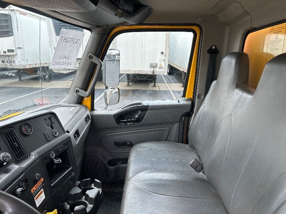 Medium Duty Box Truck-Light and Medium Duty Trucks-International-2020-MV607-Sterling-VA-188,445\n\t\tmiles-$ 44,500 - Image 19