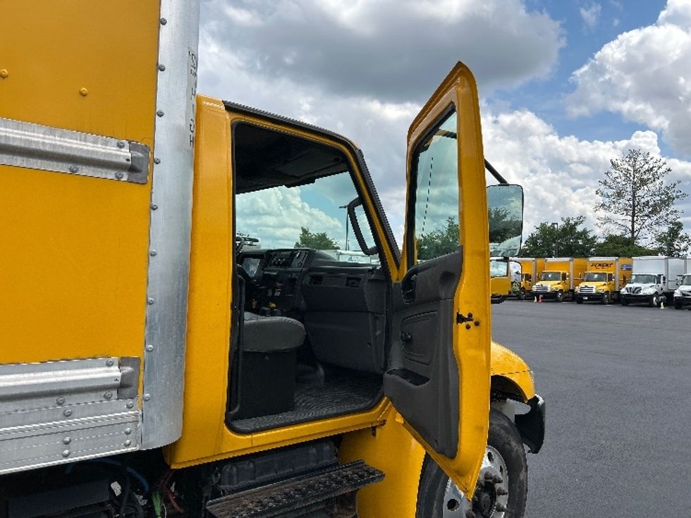 Medium Duty Box Truck-Light and Medium Duty Trucks-International-2020-MV607-Sterling-VA-188,445\n\t\tmiles-$ 44,500 - Image 20