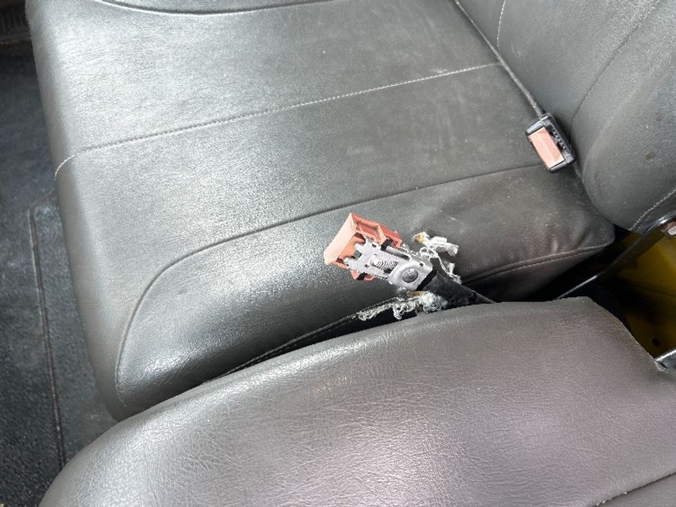 Medium Duty Box Truck-Light and Medium Duty Trucks-International-2020-MV607-Sterling-VA-188,445\n\t\tmiles-$ 44,500 - Image 25