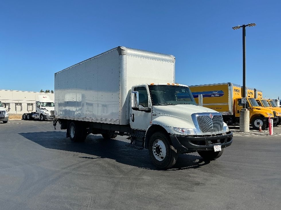 Medium Duty Box Truck-Light and Medium Duty Trucks-International-2020-MV607-Stockton-CA-132,349\n\t\tmiles-$ 57,750 - Image 1