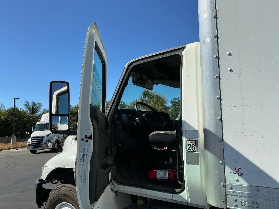 Medium Duty Box Truck-Light and Medium Duty Trucks-International-2020-MV607-Stockton-CA-132,349\n\t\tmiles-$ 57,750 - Image 16