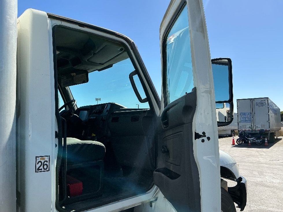 Medium Duty Box Truck-Light and Medium Duty Trucks-International-2020-MV607-Stockton-CA-132,349\n\t\tmiles-$ 57,750 - Image 20