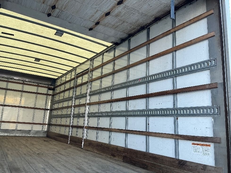 Medium Duty Box Truck-Light and Medium Duty Trucks-International-2020-MV607-Stoney Creek-ON-309,483\n\t\tkm-$ 50,750 - Image 12